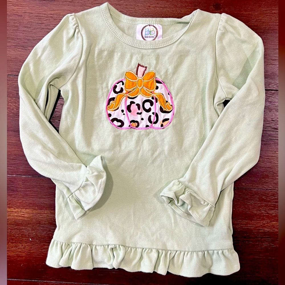 Light green top with cheetah print pumpkin applique